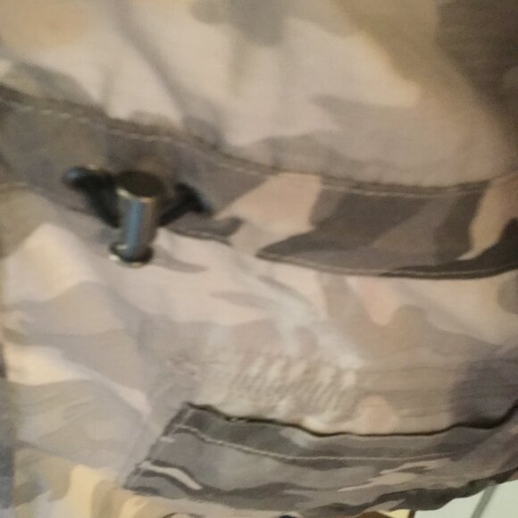 New without tags Carhartt ladies vest gray camo lots of pockets size XL 16/18 - Picture 5 of 9